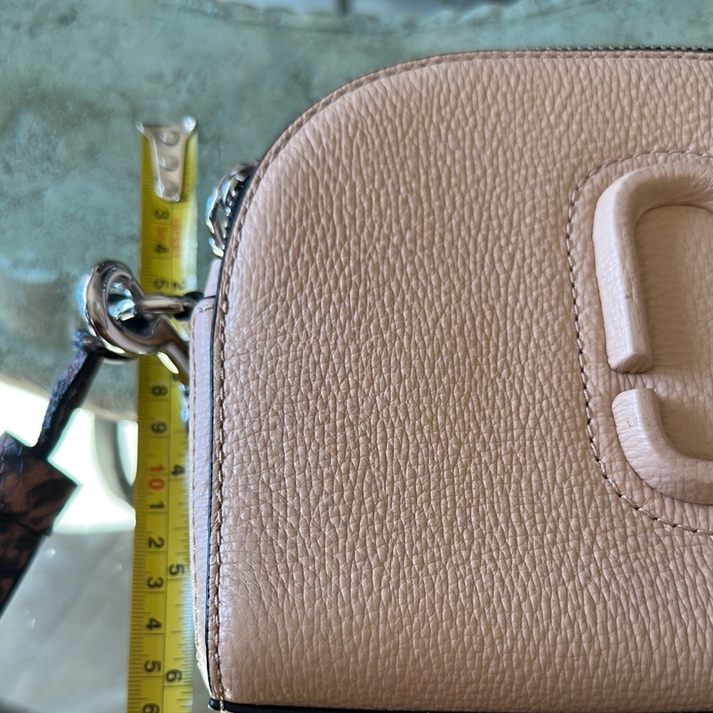 New $325 Marc Jacobs Tan Crossbody Bag with Adjustable Strap - Picture 16 of 16